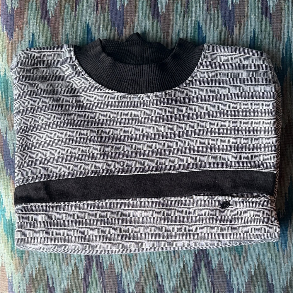 Vintage 80’s Knightsbridge Textured Gray Sweatshirt with Black Crew Neck